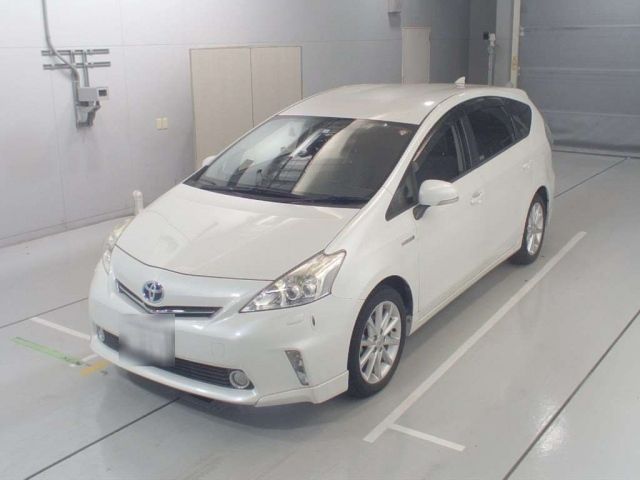 30463 Toyota Prius alpha ZVW40W 2014 г. (CAA Chubu)